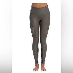 Spanx Moto Leggings in Gun Metal - Size Large (Fits like a size 8) - EUC